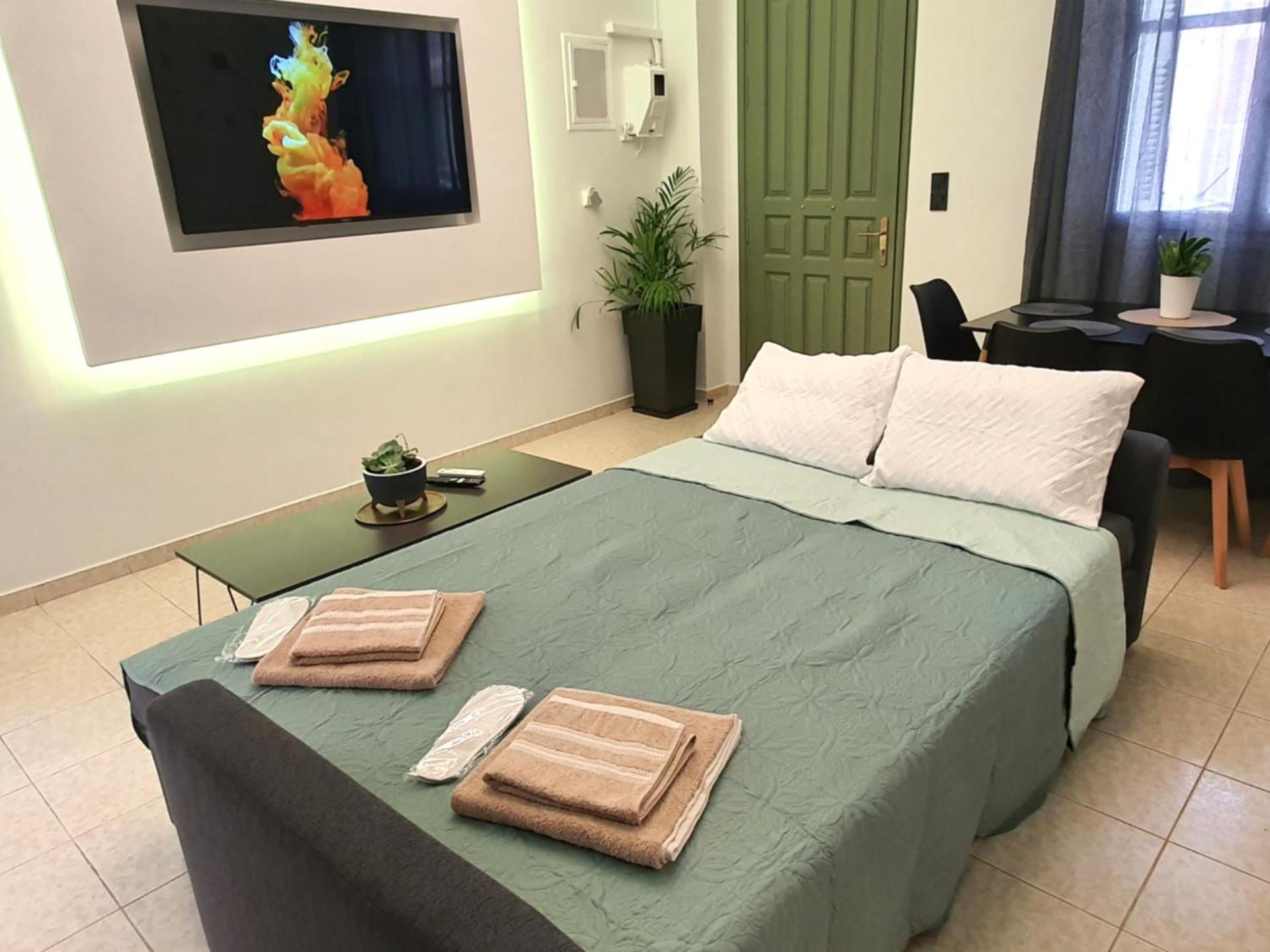 Giolanda Patrasso - Modern Apartment In The Center Of Patras Bagian luar foto